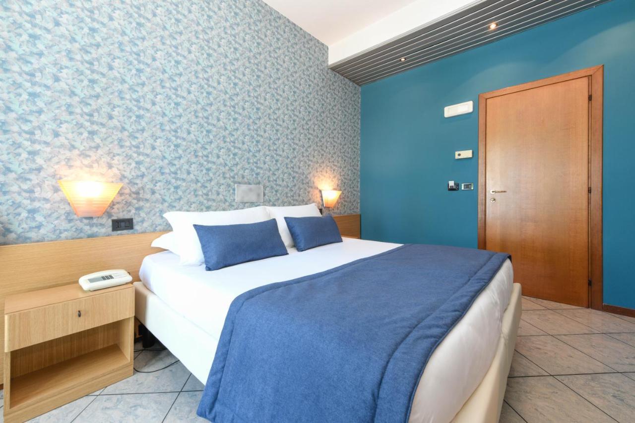 Hotel Aurora Desenzano del Garda Luaran gambar